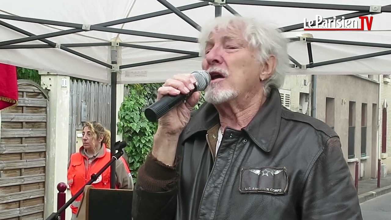Hugues Aufray chante « Petit Simon » à  la mémoire des enfants juifs