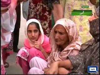 Dunya News - Lahore: Families of two who died from electrocution protest