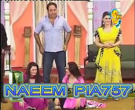 Hot sexy Nargis mujra jokes Punjabi Stage Drama - YouTube