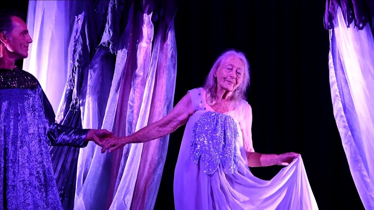 A 100 ans, elle ne peut pas s'empêcher de danser