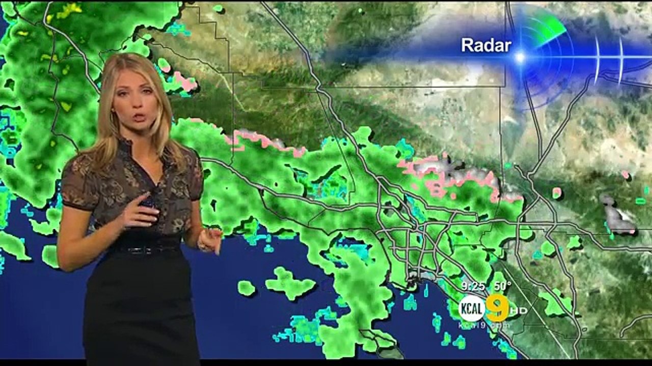 Evelyn Taft 2011/03/24 9PM KCAL9 HD; Sheer top, black skirt, stockings