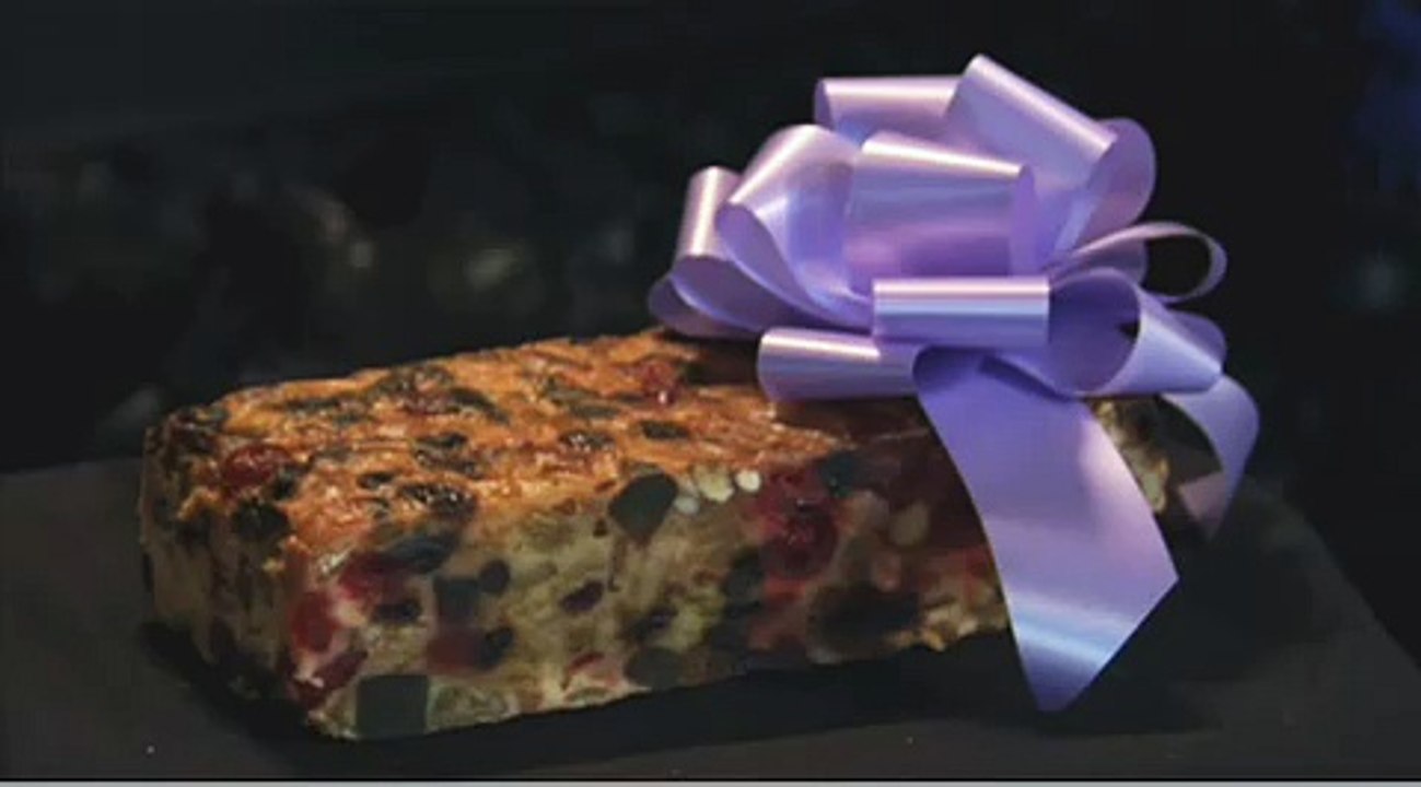 Nicole Richie & Joel Madden Regift Fruitcakes on Facebook