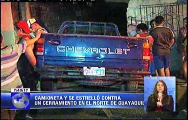 Conductor perdió control de su camioneta y se estrelló contra un cerramiento