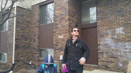 A colorblind discovers the true colors through glasses