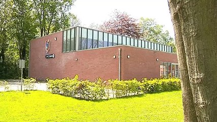 Naam omstreden burgemeester moet van sporthal af - RTV Noord