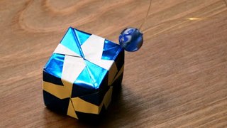Origami - Décoration de Noël : Le cube [Senbazuru]