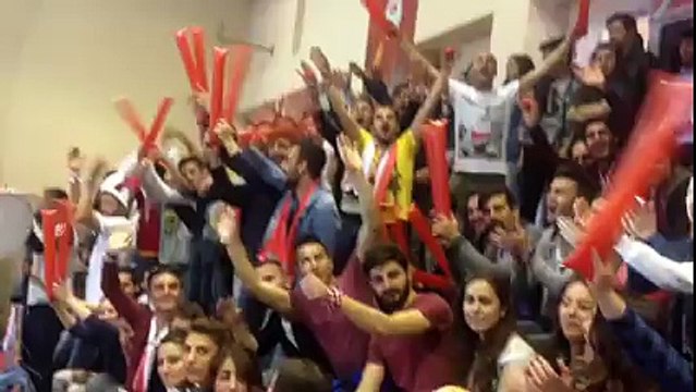 Cumhuriyet Üniversitesi - Selçuk Üniversitesi Erkek Hentbol Müsabakası taraftar coşkusu! #kocfest #bizdevarız
