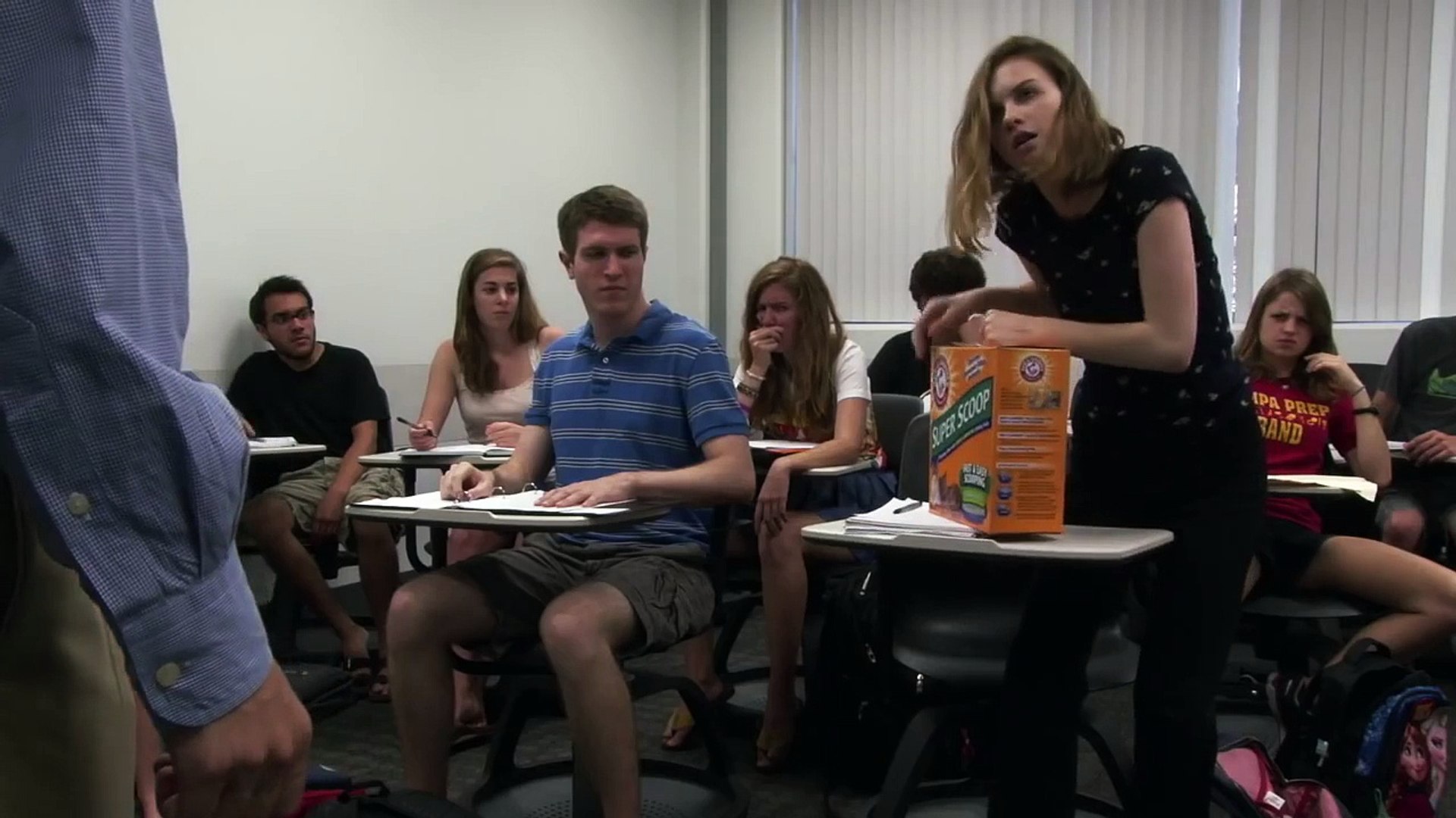 Une étudiante a envie de faire caca - Vidéo Dailymotion