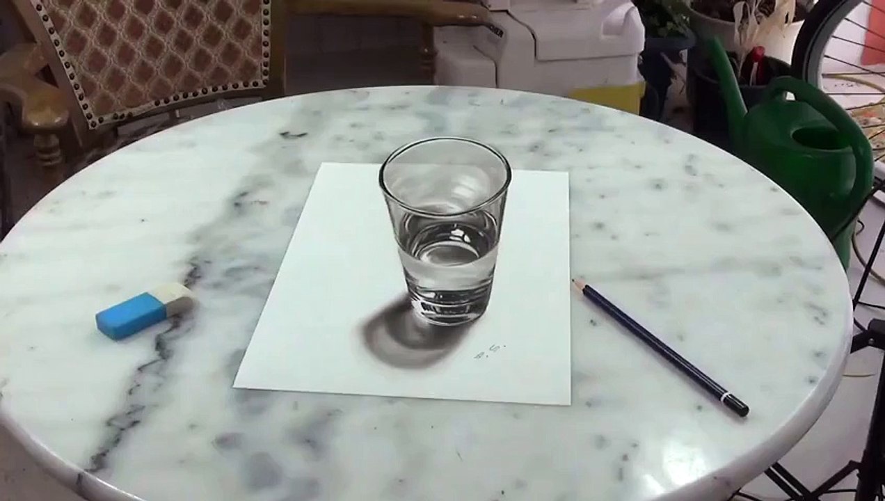 L'anamorphose d'un verre d'eau en 3D