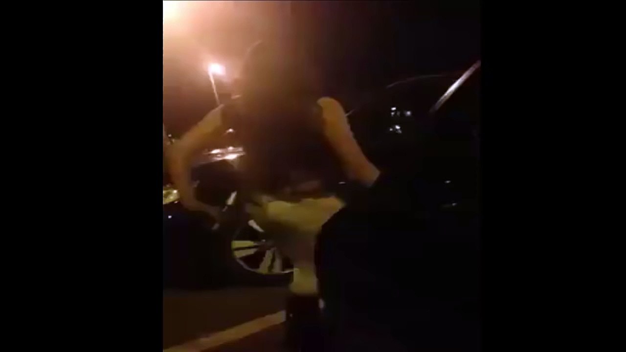 رقص جانب البحر بالليل مع فتاة سكرانة