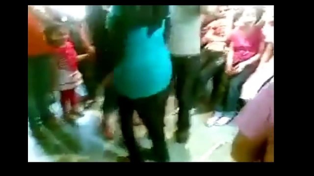 رقص جماعي لبنات في الشارع- بنات بالحجاب ترقص- شوهة choha banat