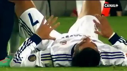 Cristiano Shoulder Injury Messi asked him if he is fine.►DieΛussenseiterBN