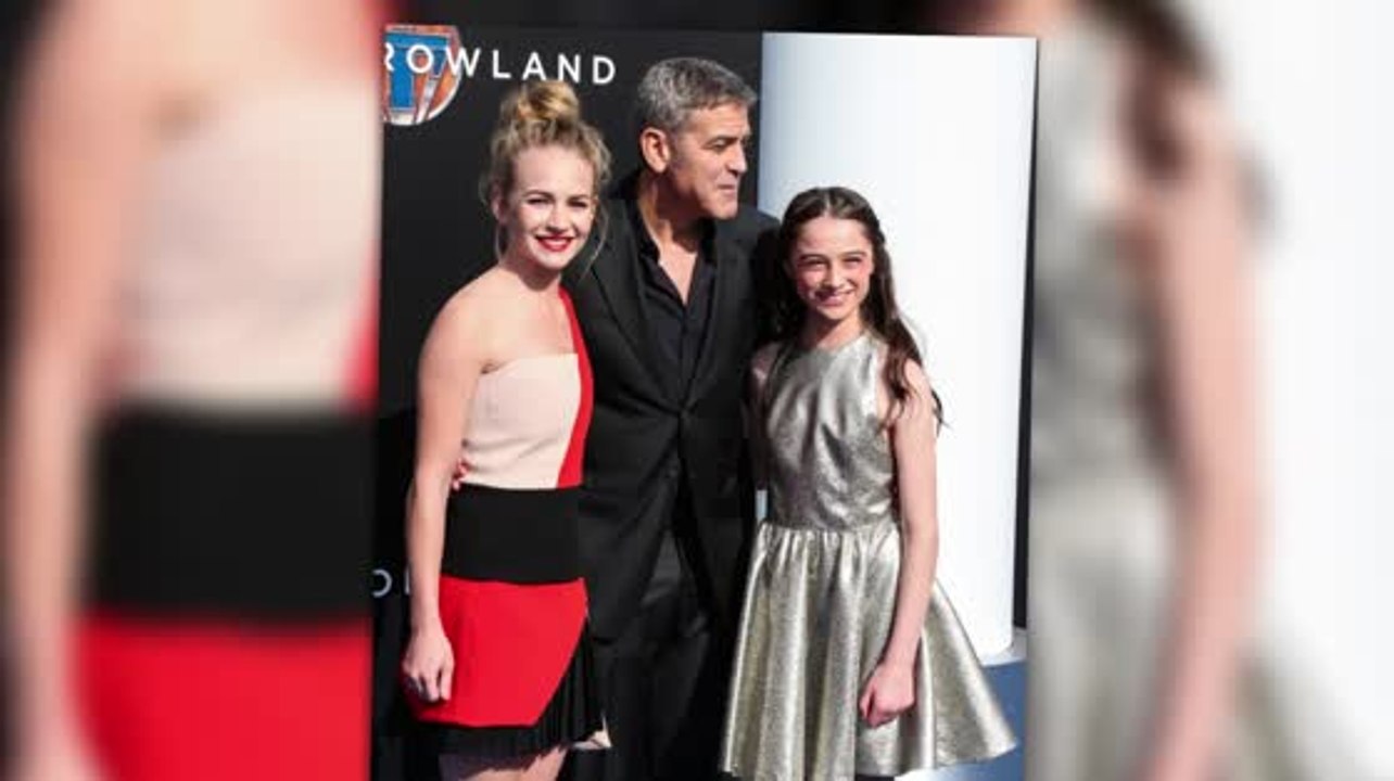 Britt Robertson glänzt bei der Tomorrowland Premiere