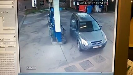 Woman makes embarrassing car blunders at Petrol Pump -