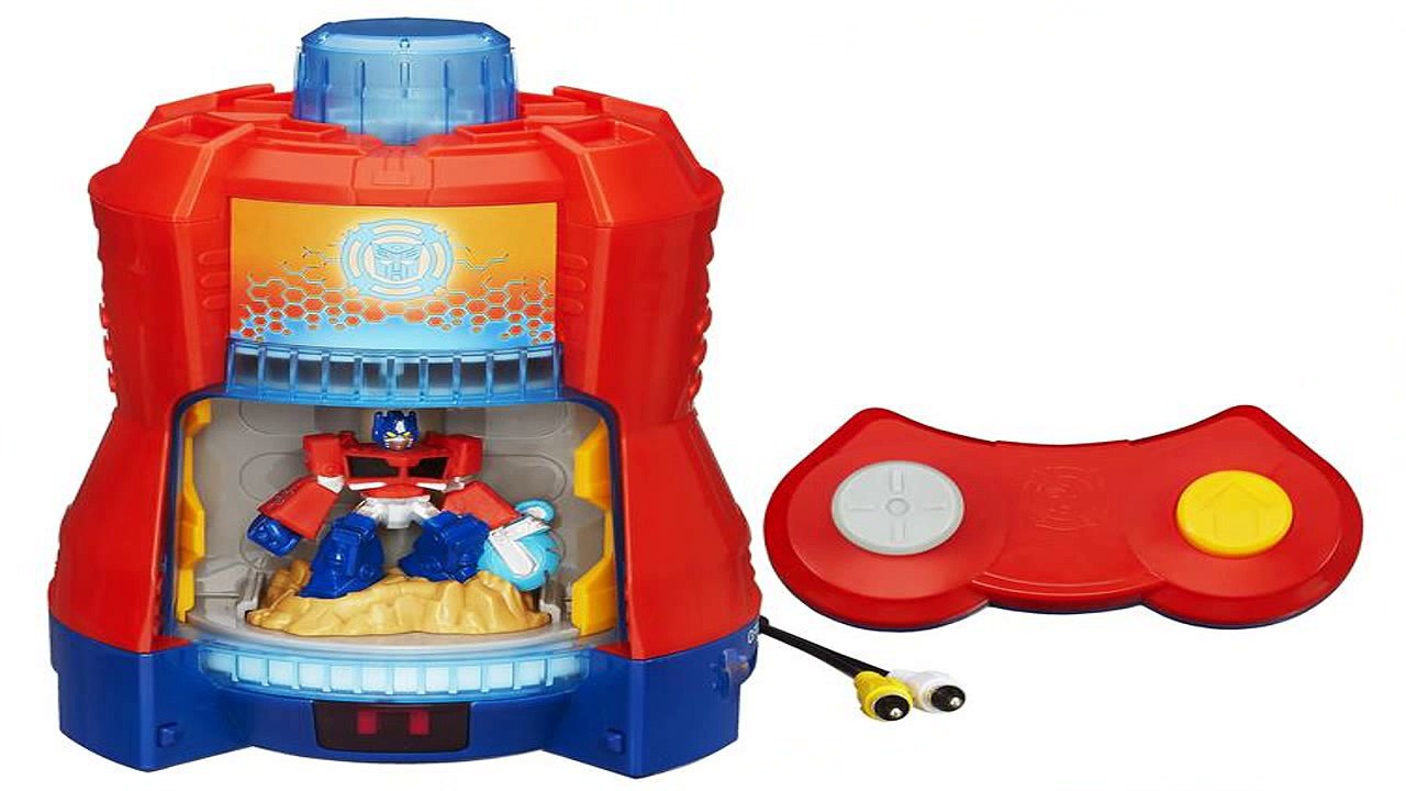 Playskool Heroes Electronic Transformers Rescue Bots Heatwave the Fire Bot robot saves fir