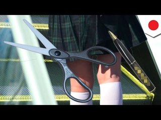 はさみでスカート切り裂き盗撮