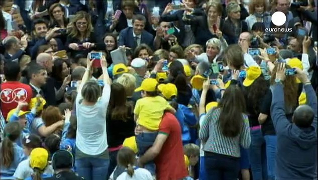 البابا فرانسيس يشرح للأطفال معنى السلام