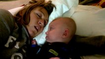Videos Engraçados: Bebé Assustado Com Ronco Da Mãe