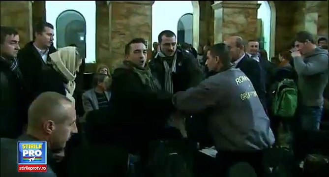 Ion Iliescu, corectat de Alexandru Alexe la o dezbatere despre Revoluţie Criminalule..