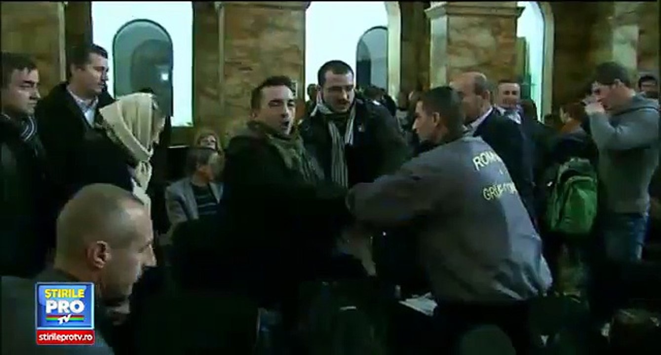 Ion Iliescu, corectat  de Alexandru Alexe la o dezbatere despre Revoluţie Criminalule..