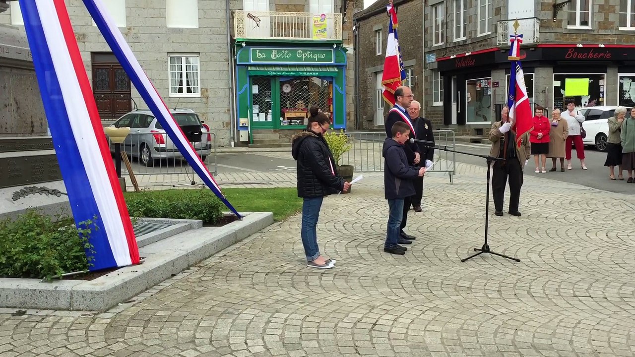 Commémorations du 8 mai 1945 à ATHIS de l'Orne - lecture des enfants