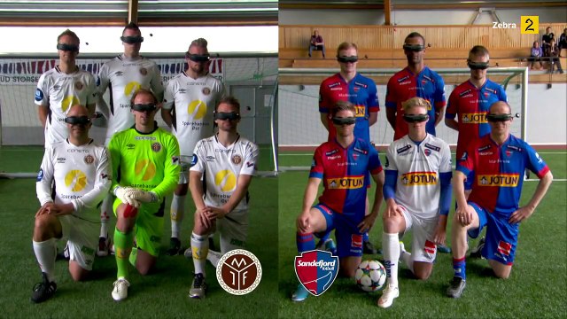 Faire du football avec des lunettes très spéciales... Vue d'en haut!