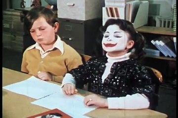 crystal castles - through the hosiery