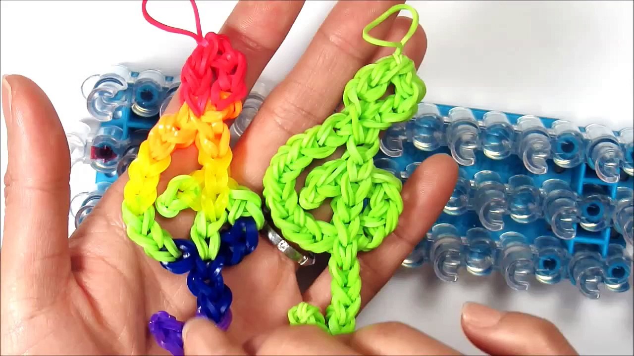 Rainbow Loom Charms: TREBLE CLEF (Music) Design on loom / bands