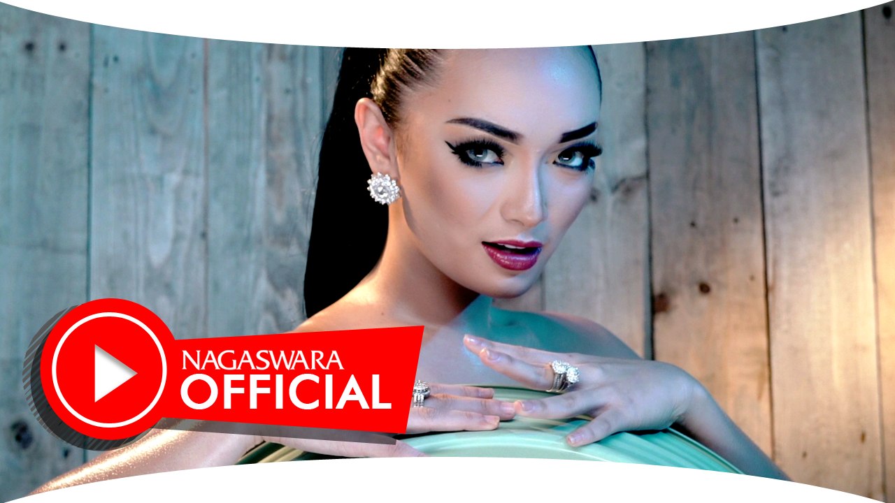 Zaskia Gotik -  Tarik Selimut - Official Music Video HD - NAGASWARA