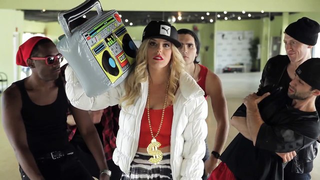 Shake It Off Parody- Taylor Swift (KEEP IT ON) + Lyrics