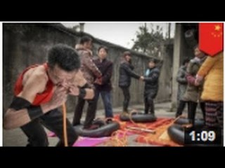 Un homme utilise son nez pour gonfler des pneus - incroyable mais vrai!