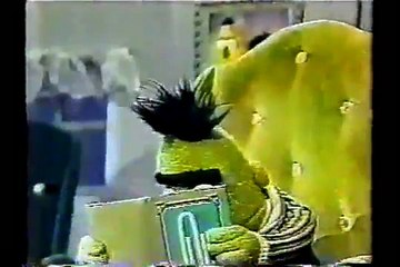 Sesame Street - Ernie tries to scare Bert