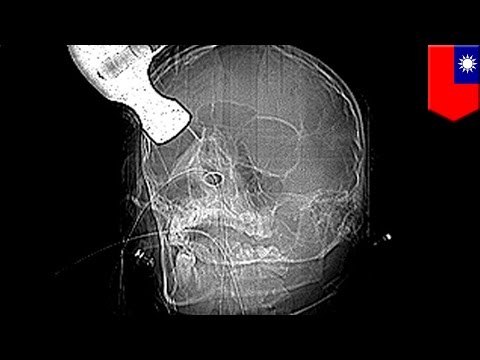 Atak młotkiem: ochroniarz próbuje zabić współpracownika