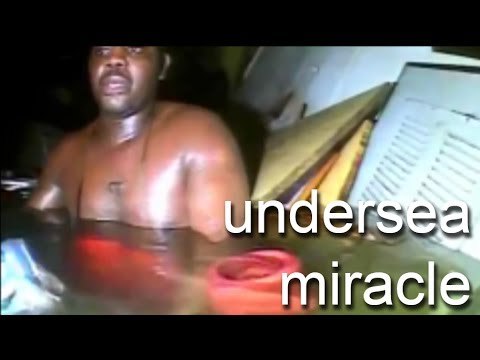 VIDEO: Himala! Nigerian na lalaki, naligtas mula sa isang nataob at nalubog na barko!