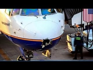 В самолёт авиакомпании Icelandair попала молния!