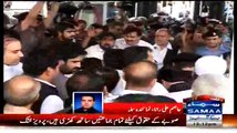 Fight between PTI Parliamentarians & Police Officers in front of Parliament House