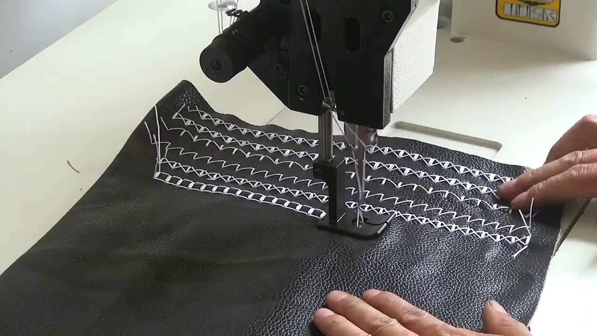 Machine à coudre 2 aiguilles à couture ornemental avec crochet de grande -  Vidéo Dailymotion
