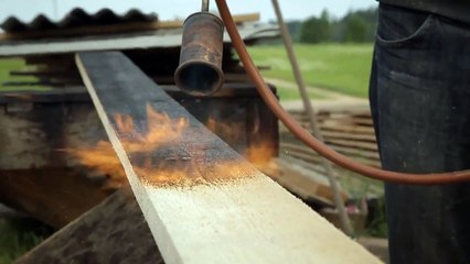 Japanese technique of preserving/antiquing wood "Shou-sugi-ban Yakisugi 焼き杉"