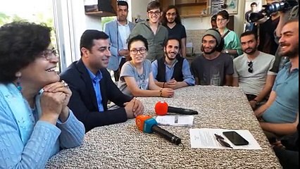 Selahattin Demirtaş Boğaziçi Öğrenci Kooperatifini Ziyaret Etti