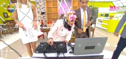 Tesettürlü DJ, Canlı Yayın Performansıyla Beğeni Topladı