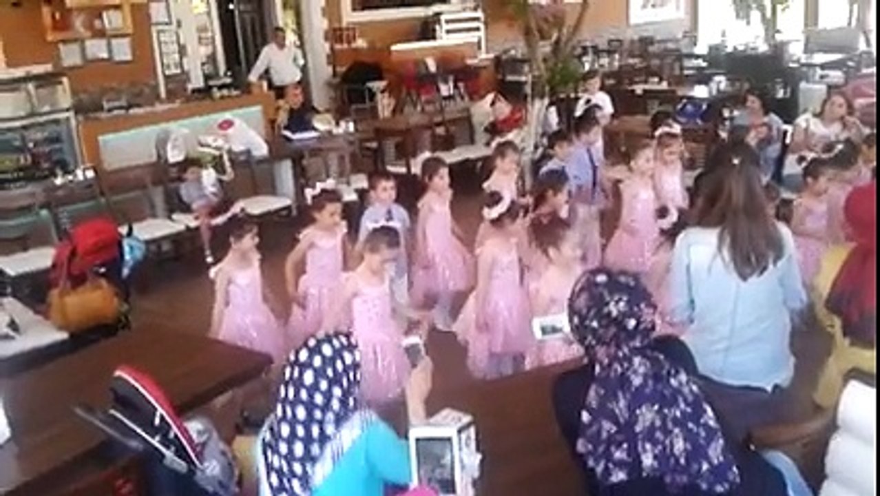 Minik Öğrenciler’den Yeniden 23 Nisan Heyecanı