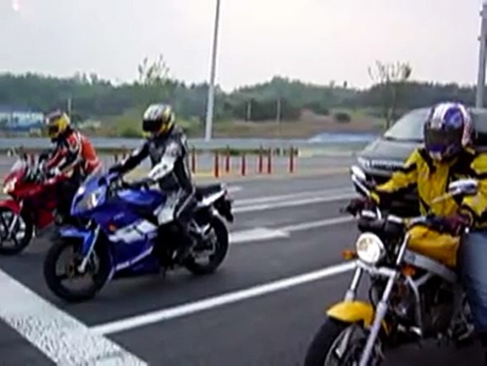 Daelim Roadsport versus Cbr 125