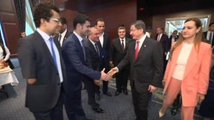 Davutoğlu, Engellilerin Hazırladığı Serginin Açılışı Yaptı