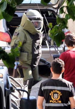 Beyoğlu'nda Şüpheli Bir Araçta Uzun Namlulu Silah ile Pompalı Tüfek Bulundu