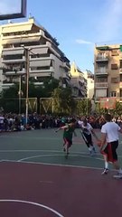 Ο Γιάννης Αντετοκούνμπο στο ανοιχτό του Τρίτωνα (2)