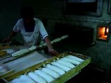 Turkish bread making in Refahiye, Turkey / トルコのパン工場(トルコ、レファヒ