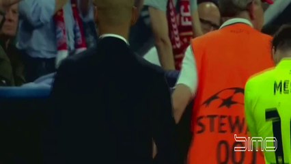 ميسي يصافح جوارديولا