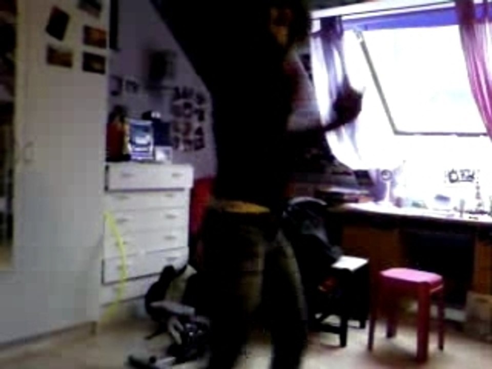 charlinounette en mode tecktonik!