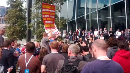 4000 Atheists Delivering A Clear Message