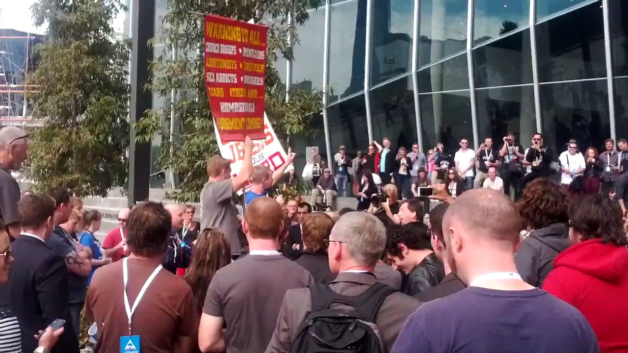 4000 Atheists Delivering A Clear Message
